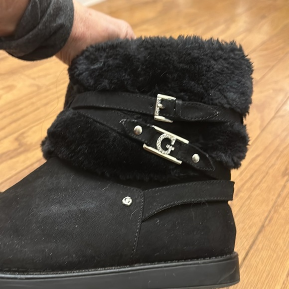 Perfect condition suede Guess fur top boots. Super comfy and warm! - Picture 4 of 4